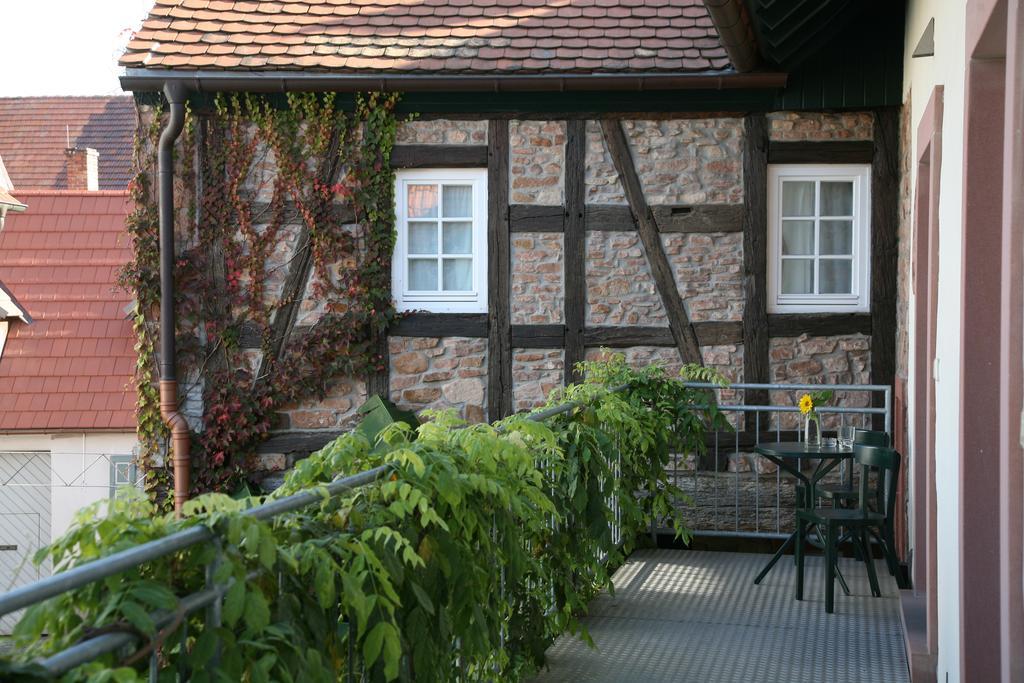מלון Alter Winzerhof Weisenheim Am Berg E.K. מראה חיצוני תמונה