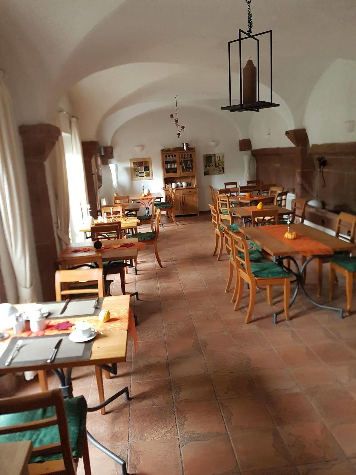 מלון Alter Winzerhof Weisenheim Am Berg E.K. מראה חיצוני תמונה