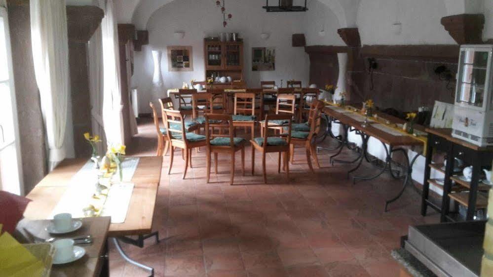מלון Alter Winzerhof Weisenheim Am Berg E.K. מראה חיצוני תמונה