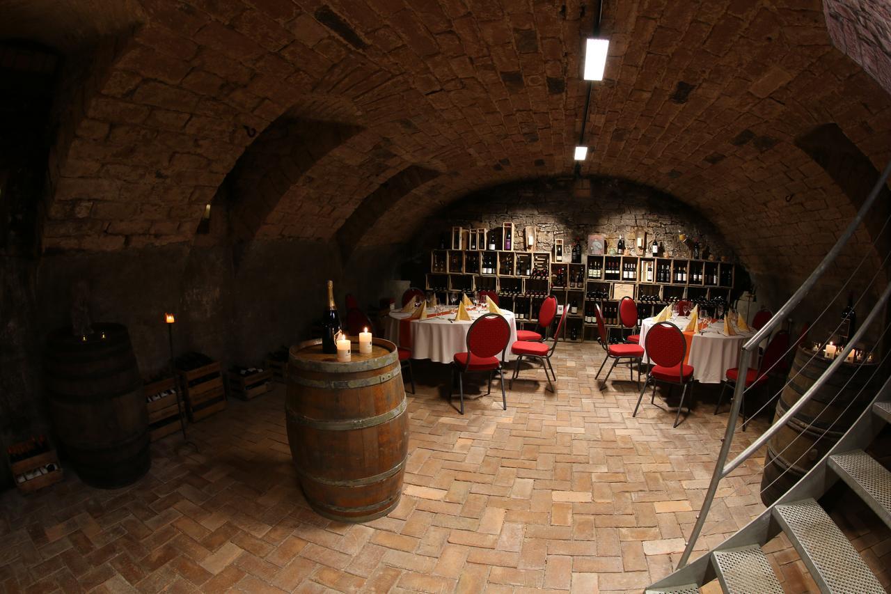 מלון Alter Winzerhof Weisenheim Am Berg E.K. מראה חיצוני תמונה